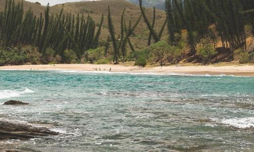 plage de la roche percée à bourail