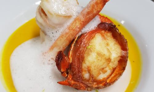 Médaillon de langouste sur sa royale de potimarron